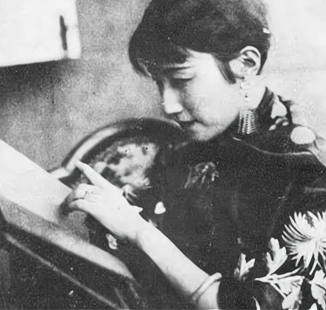 3,陆小曼民国第一交际花唐瑛,她年轻时的颜值高得离谱,多才多艺,嗓音