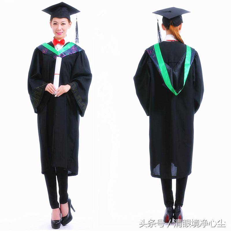 5.白色垂布:白色垂布的是医学类,医学学士服,符合白衣天使的人设.