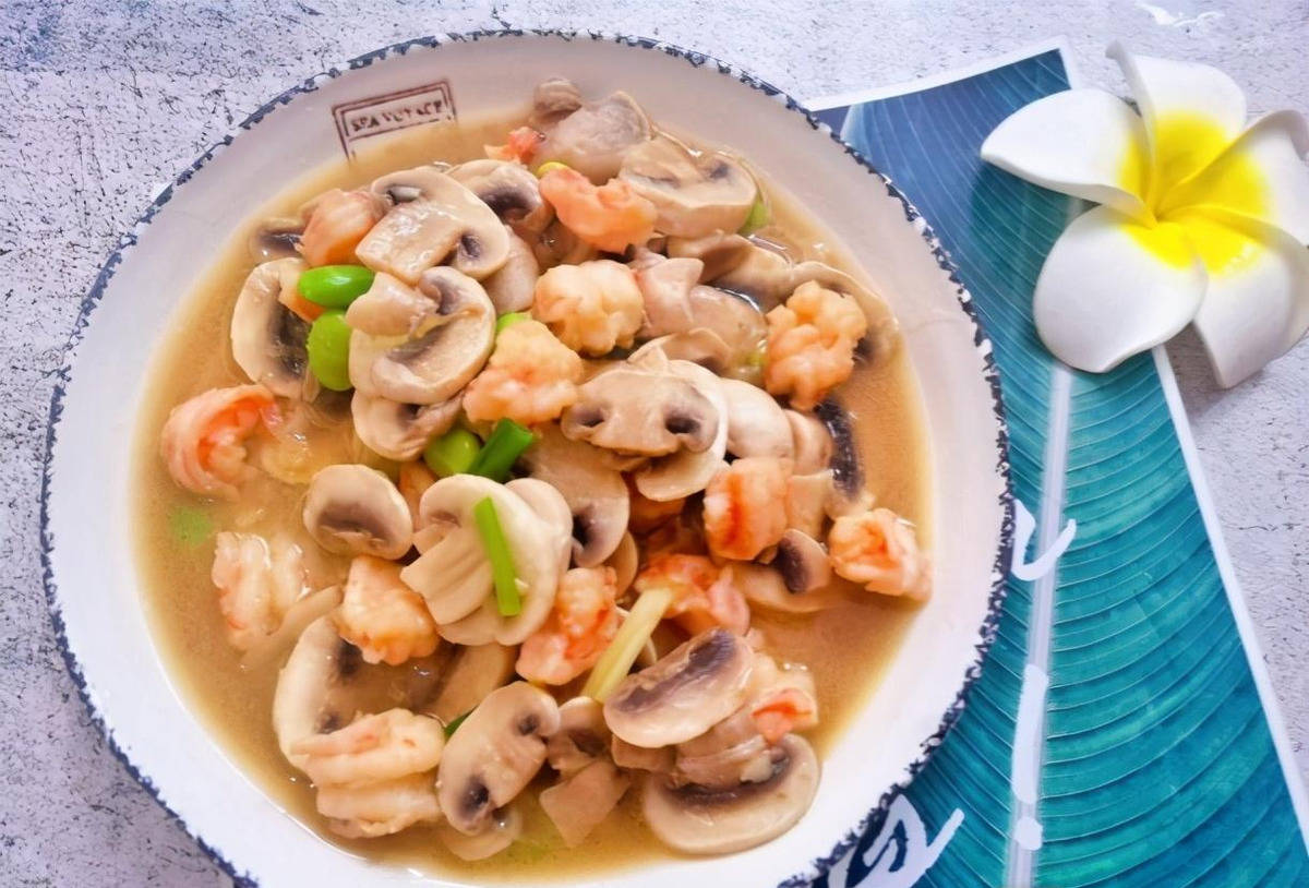 蘑菇搭配虾仁这样炒就一个字鲜