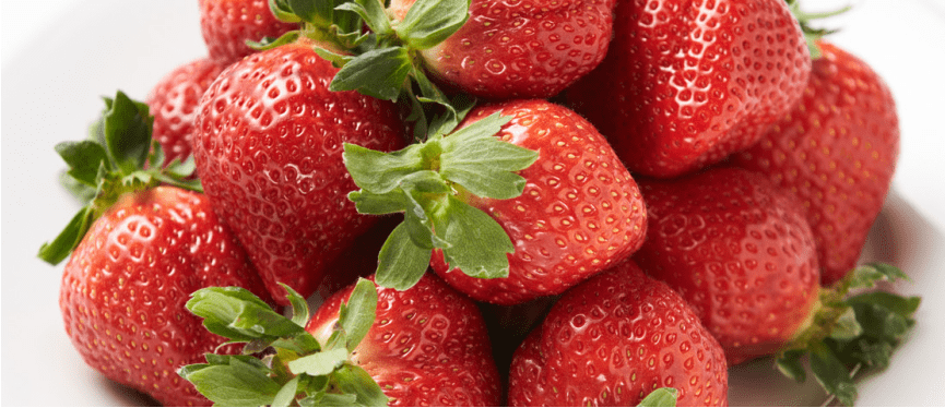 福冈县产甘王草莓,饱满圆润,汁甜味美,忍不住想嘬一口!