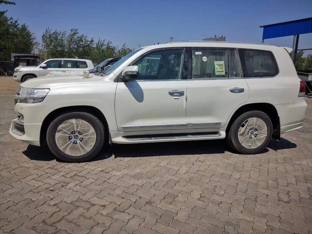 2020款丰田酷路泽5700现车让利直降售全国