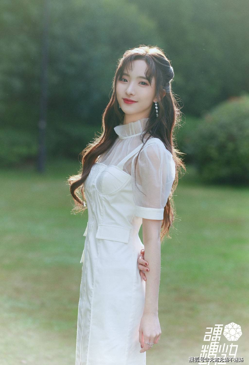 硬糖少女郑乃馨泡泡袖长裙与你一起解锁新潮流