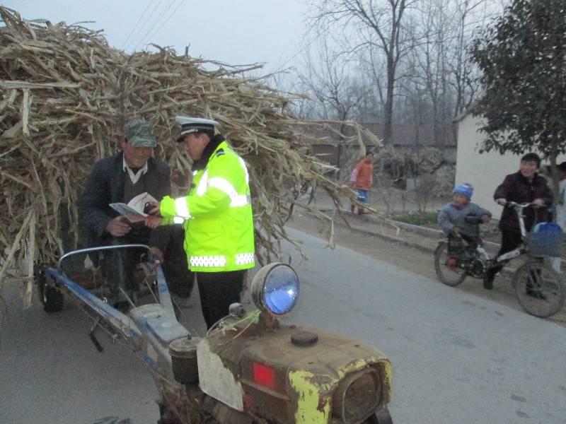 莒南交警着力抓好秋冬季节农村道路交通安全管理工作