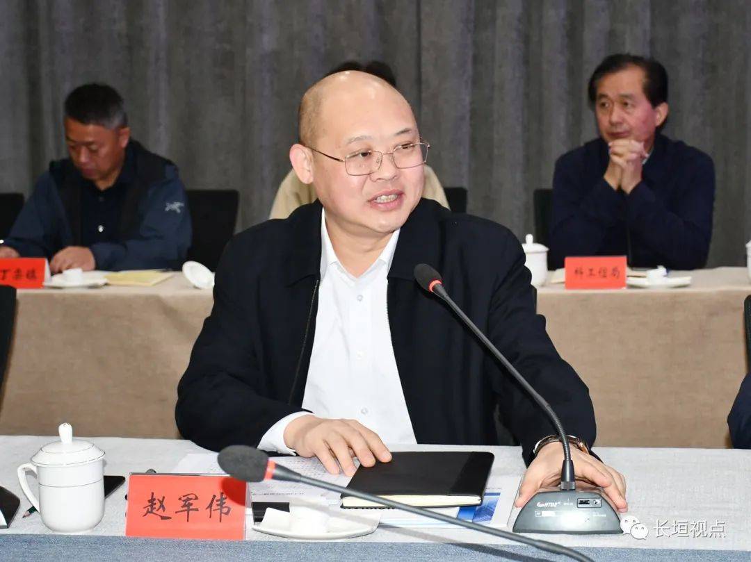 进贤县县委书记钟益民,广陵区区委副书记李斌,市领导赵军伟,张彤,闫磊