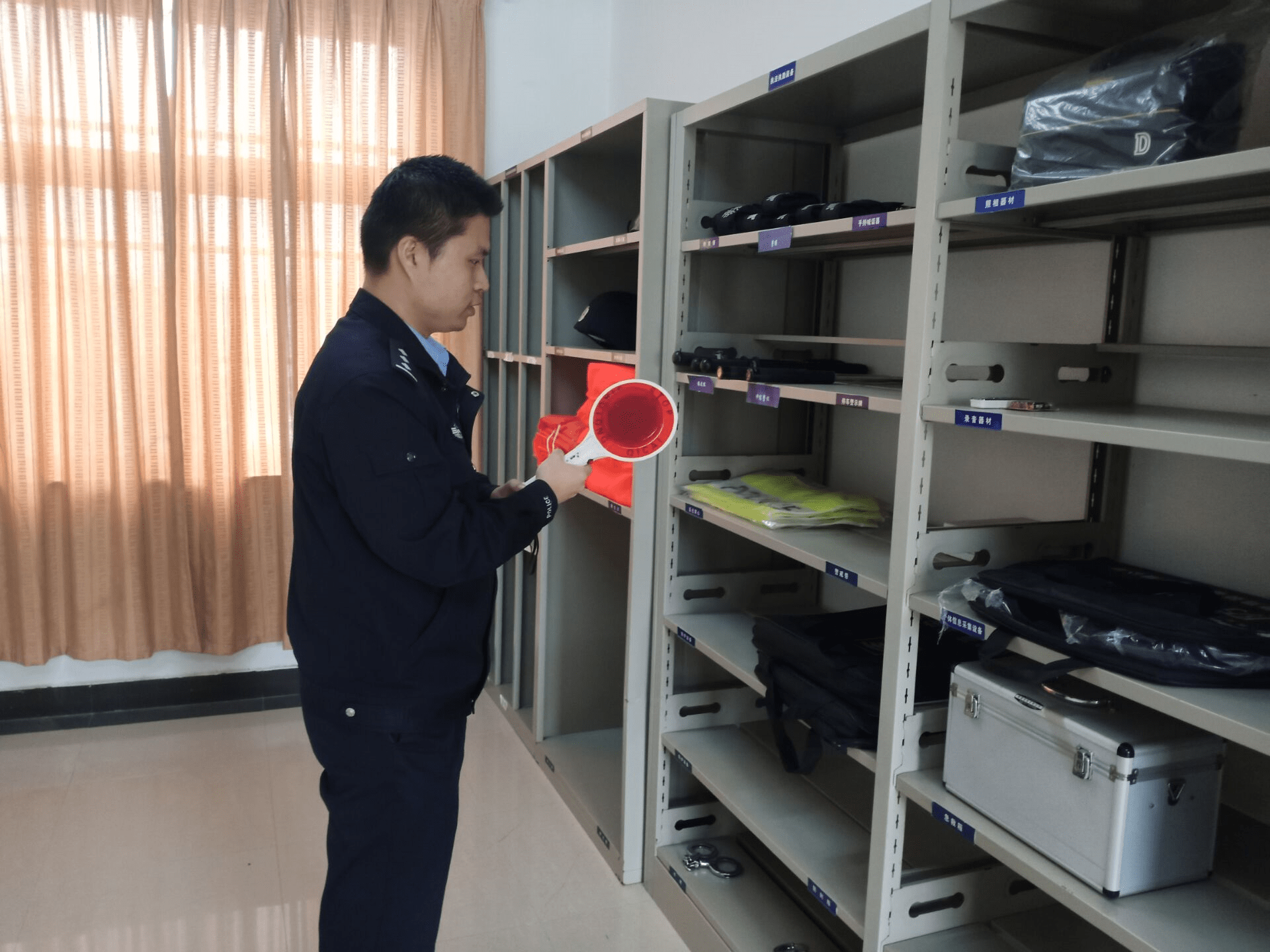 凤台县公安局关店派出所开展十月份警用装备检查工作