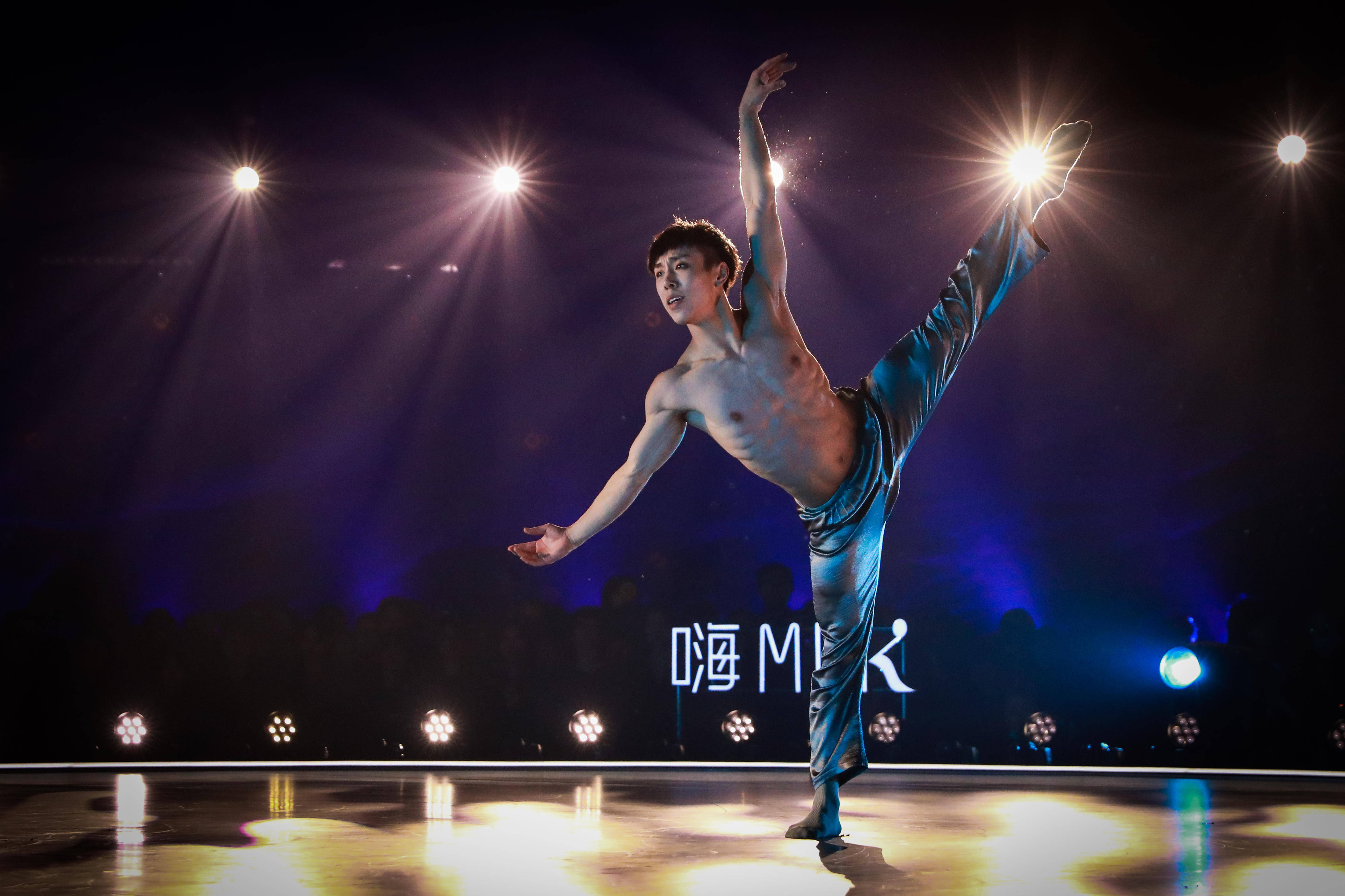 湖南卫视顶级青年舞者竞技节目《舞蹈风暴》第二季上周开播之后,便