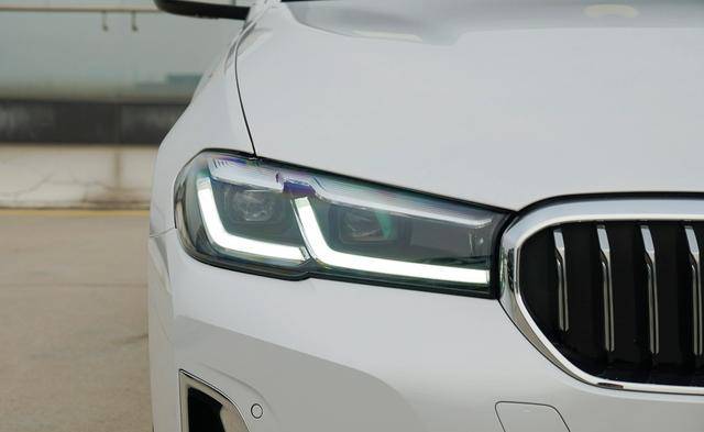 新款宝马5系实拍,激光大灯不输奥迪,轴距超3米1果断放弃e级