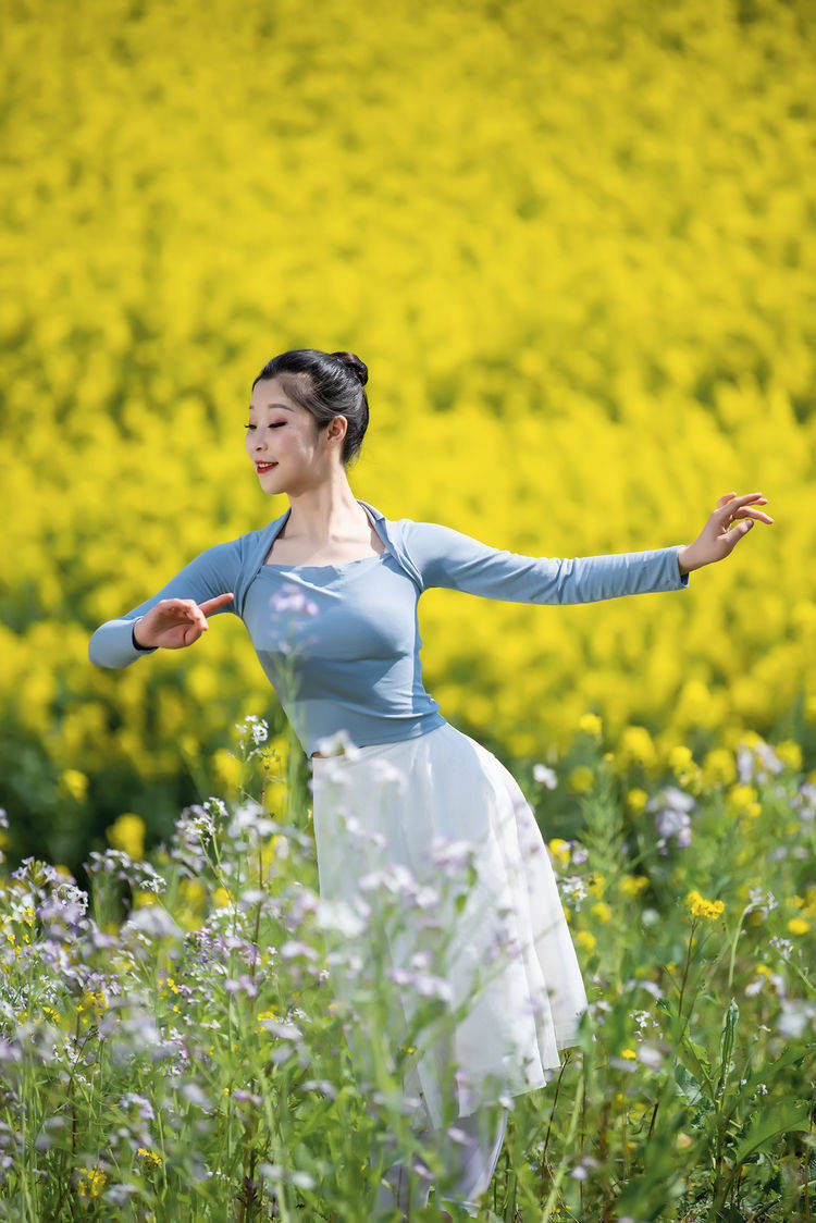 人像摄影组图:油菜花海,起舞翩翩清影窈窕