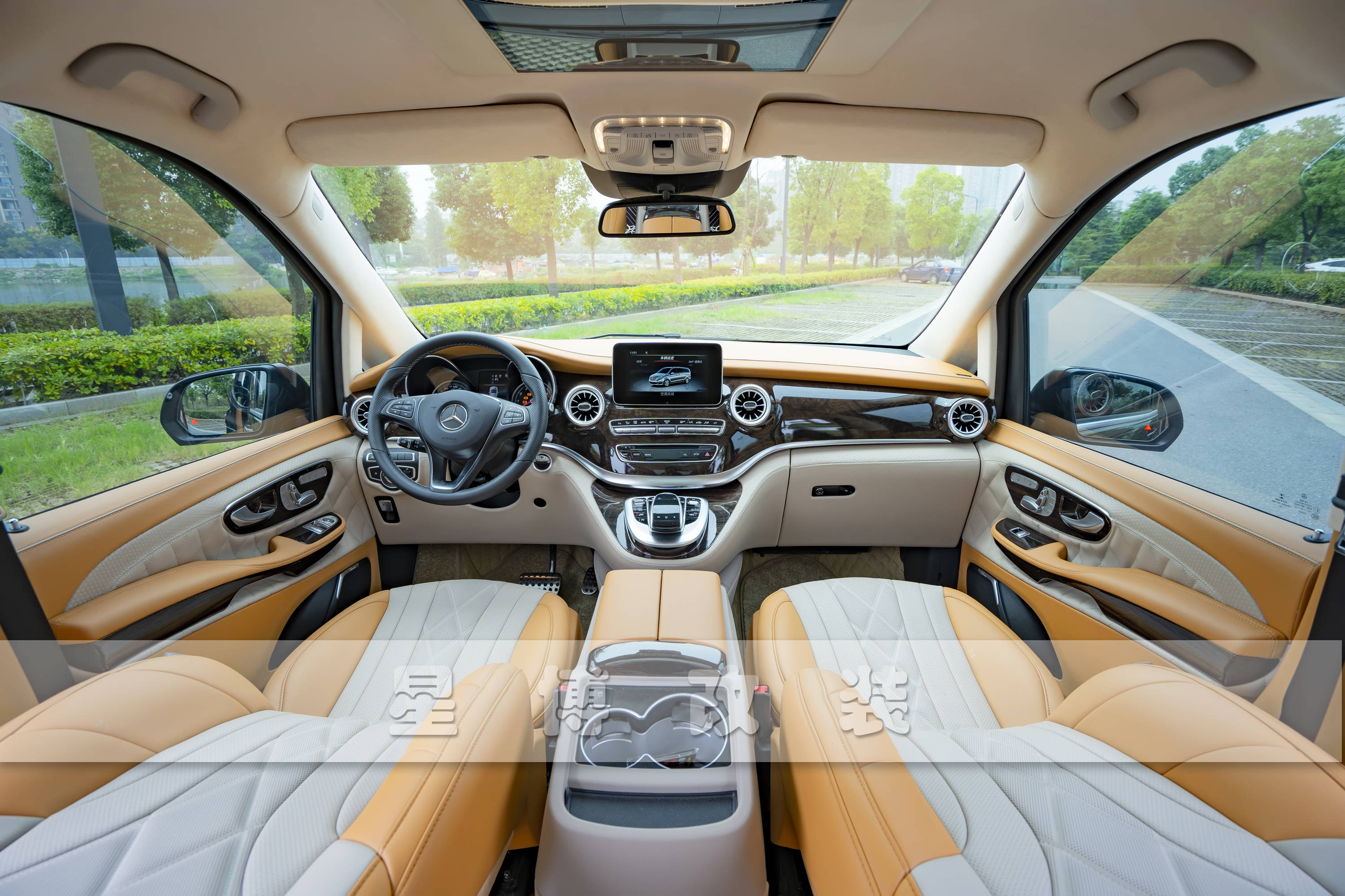 江西宜春商务车改装 奔驰v260改米白色全内饰 舒适与豪华并存