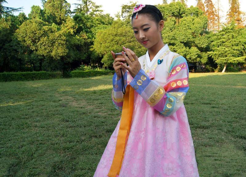 五国夜话之朝鲜女孩短裙丝袜时尚"惊鸿一瞥"