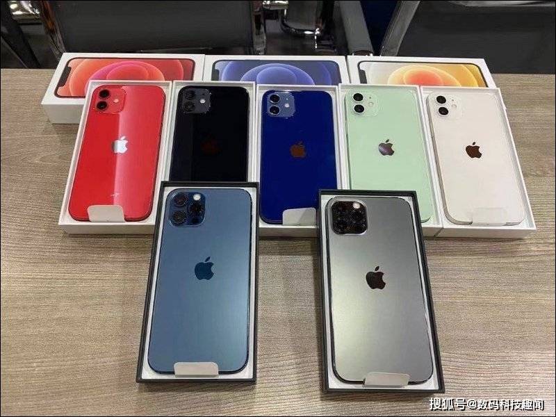 iPhone 12和iPhone 12 Pro开箱与各配色实机照片曝光，全面改用纸质屏幕