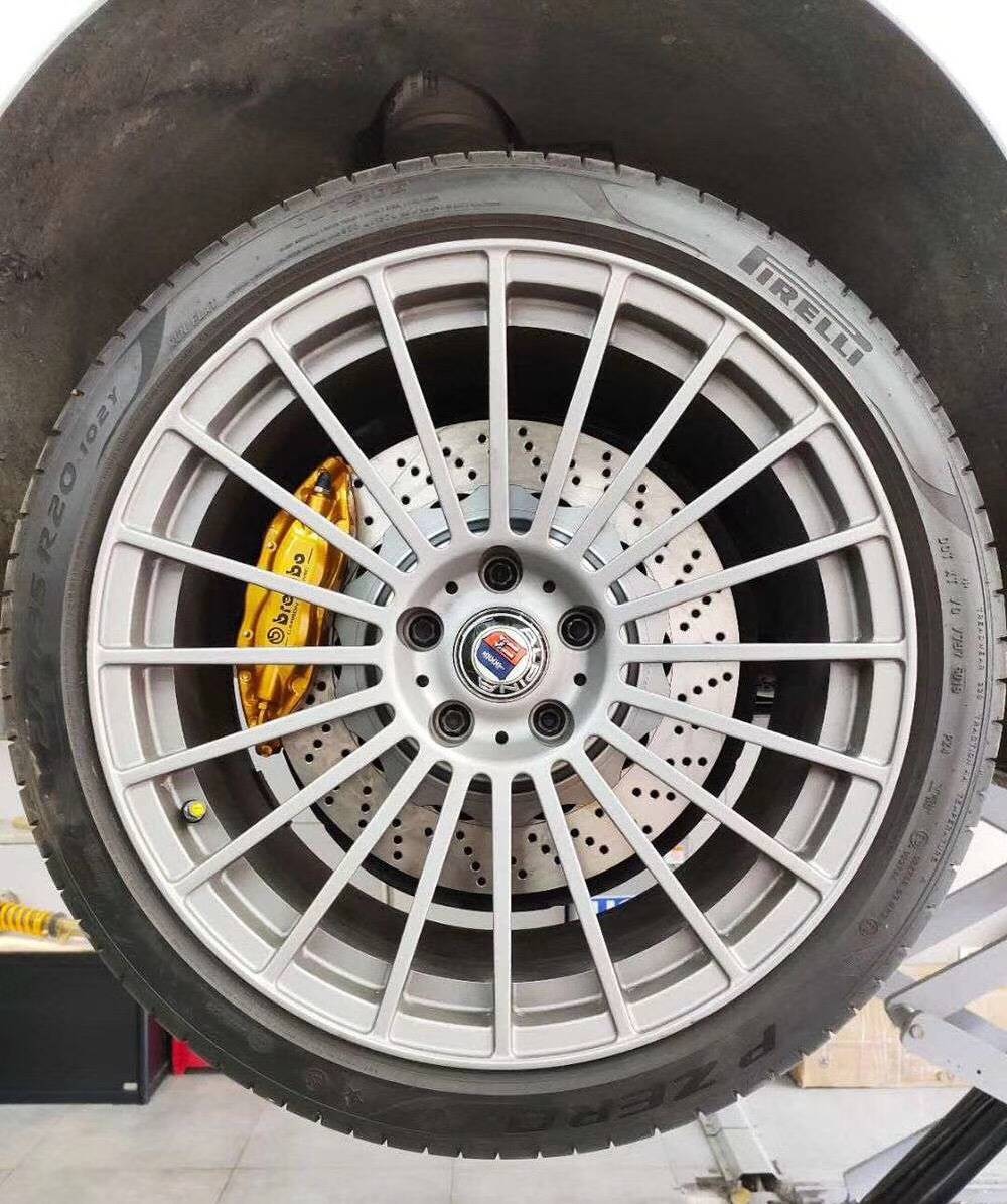 宝马760刹车改装升级布雷博brembo前六后四套装,定制金色卡钳,制动