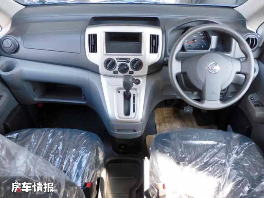20万出头的日产nv200房车,车高1米8有大床沙发,能住2人