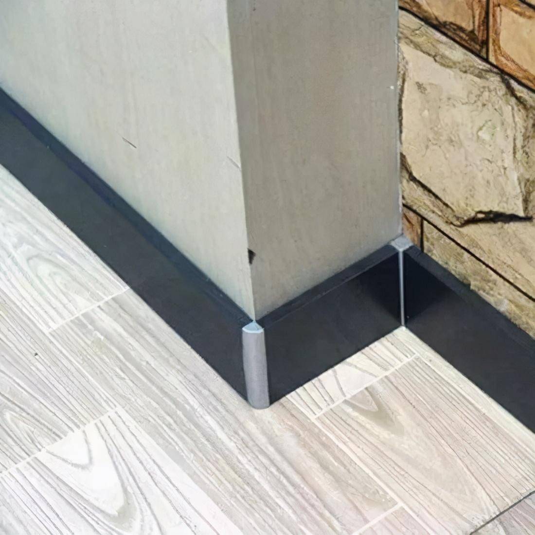 踢脚线凸出来影响美观可以不装吗师傅如今都潮流暗贴