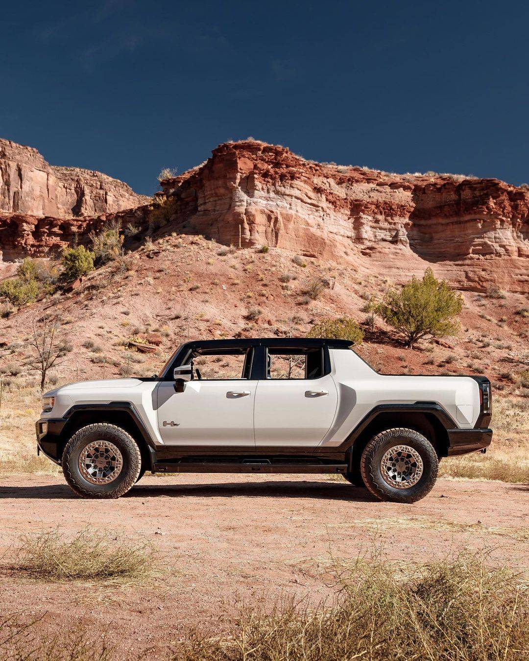 起步价10万美金的悍马ev发售一小时售罄!_手机搜狐网