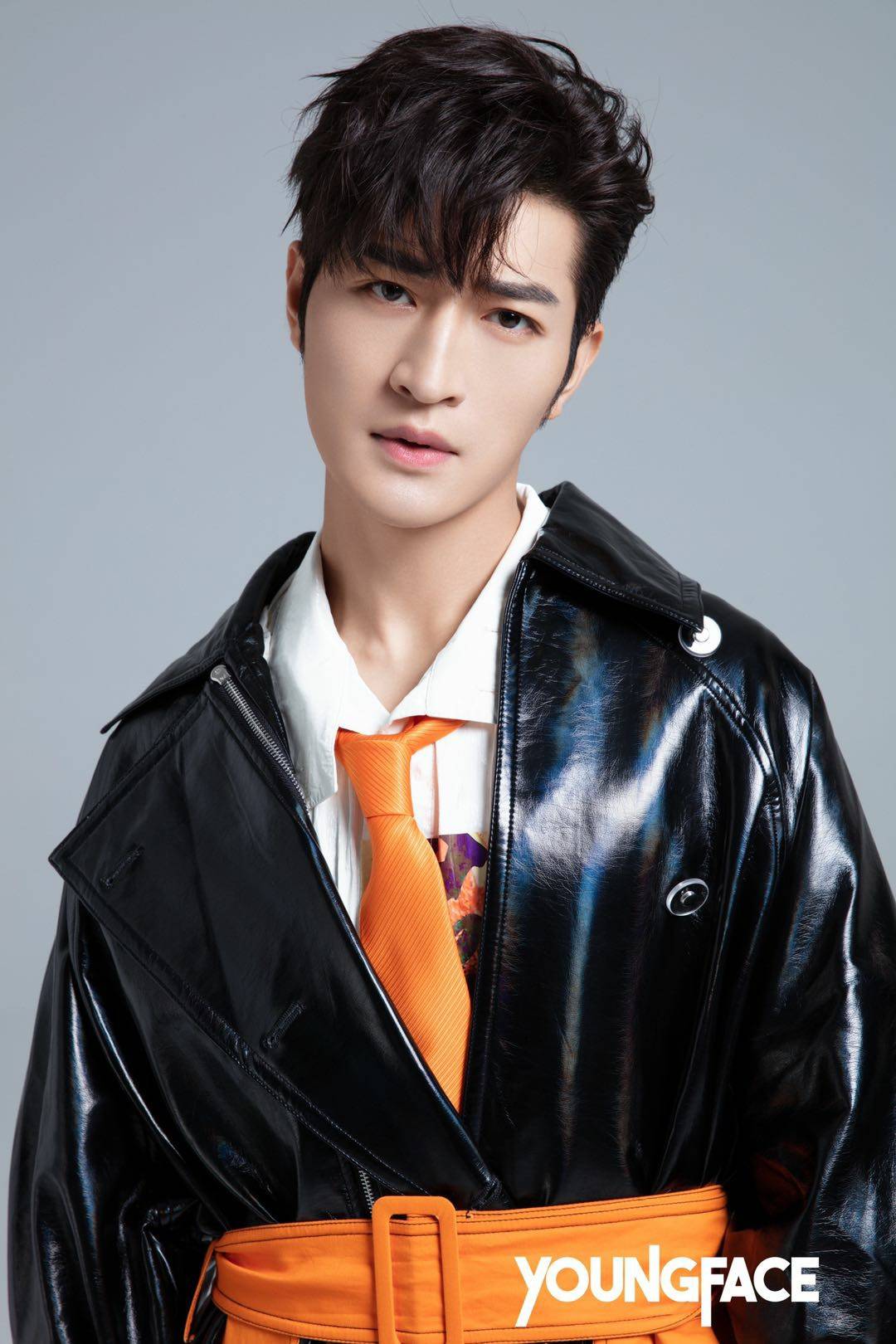 尹颂最新时尚大片释出 个性混搭忠于自我