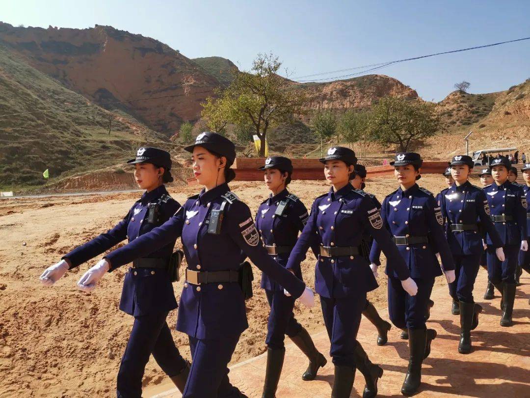 精神| 黄河风情线景区女子巡逻队亮相兰州水墨丹霞旅游景区_手机搜狐