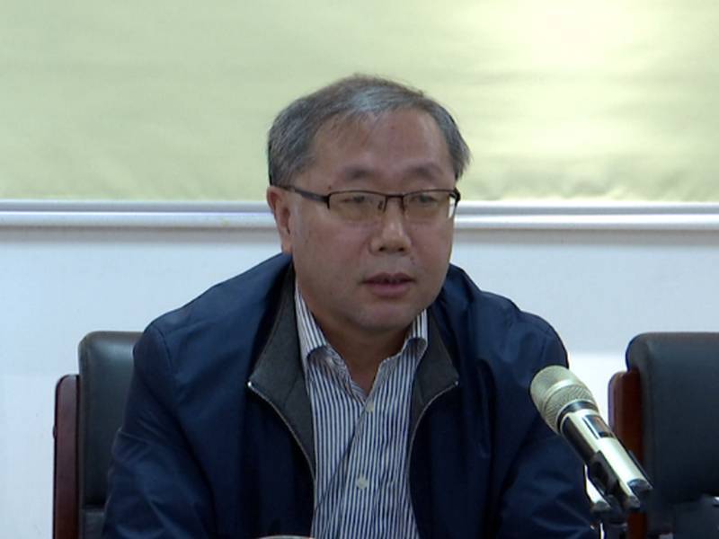 武邑县委副书记侯玉东,县人大副主任王忠民,副县长鲍建明出席会议.