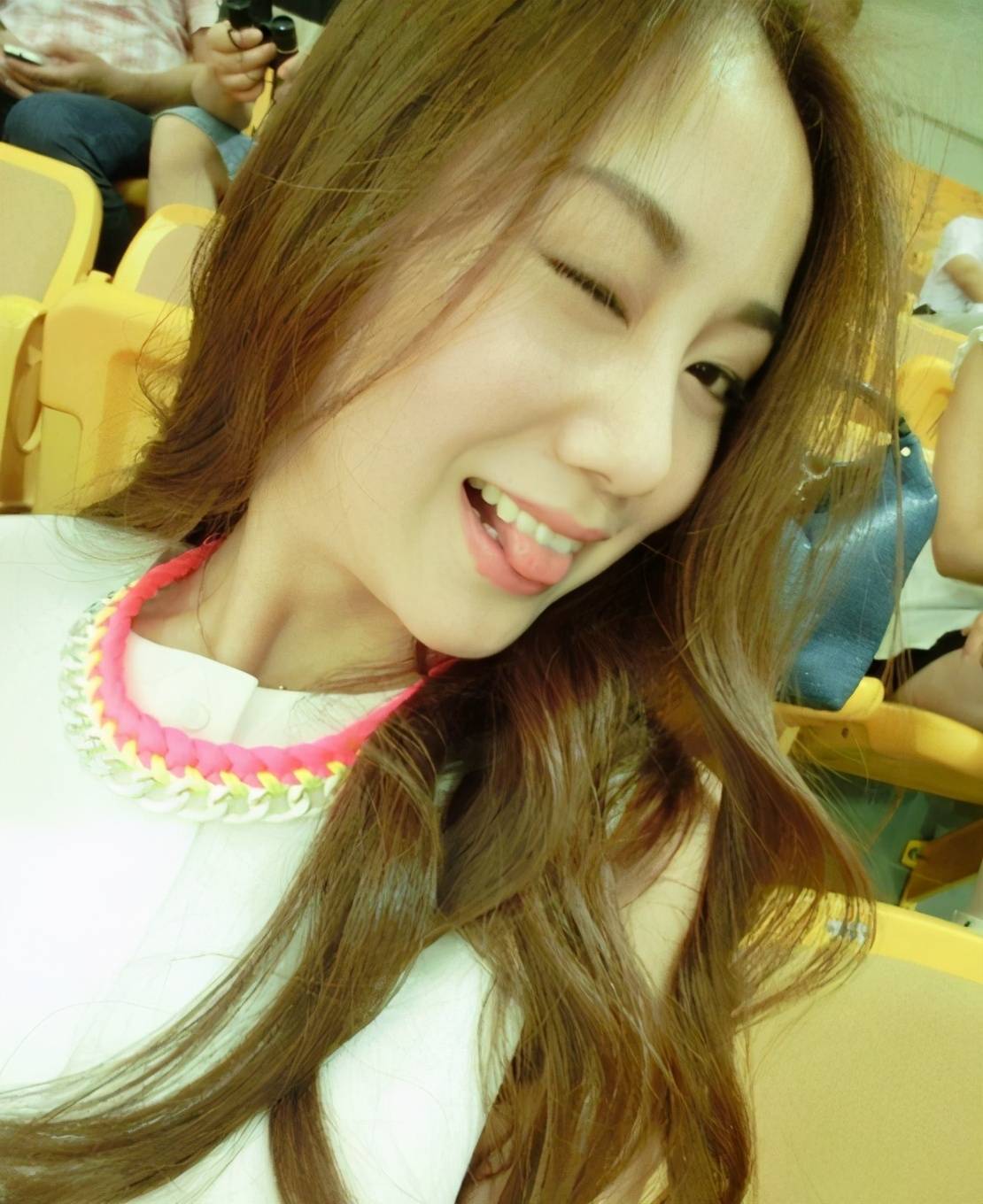 篮球运动员孙悦,妻子陈露貌美如花,儿女双全,堪称人生赢家