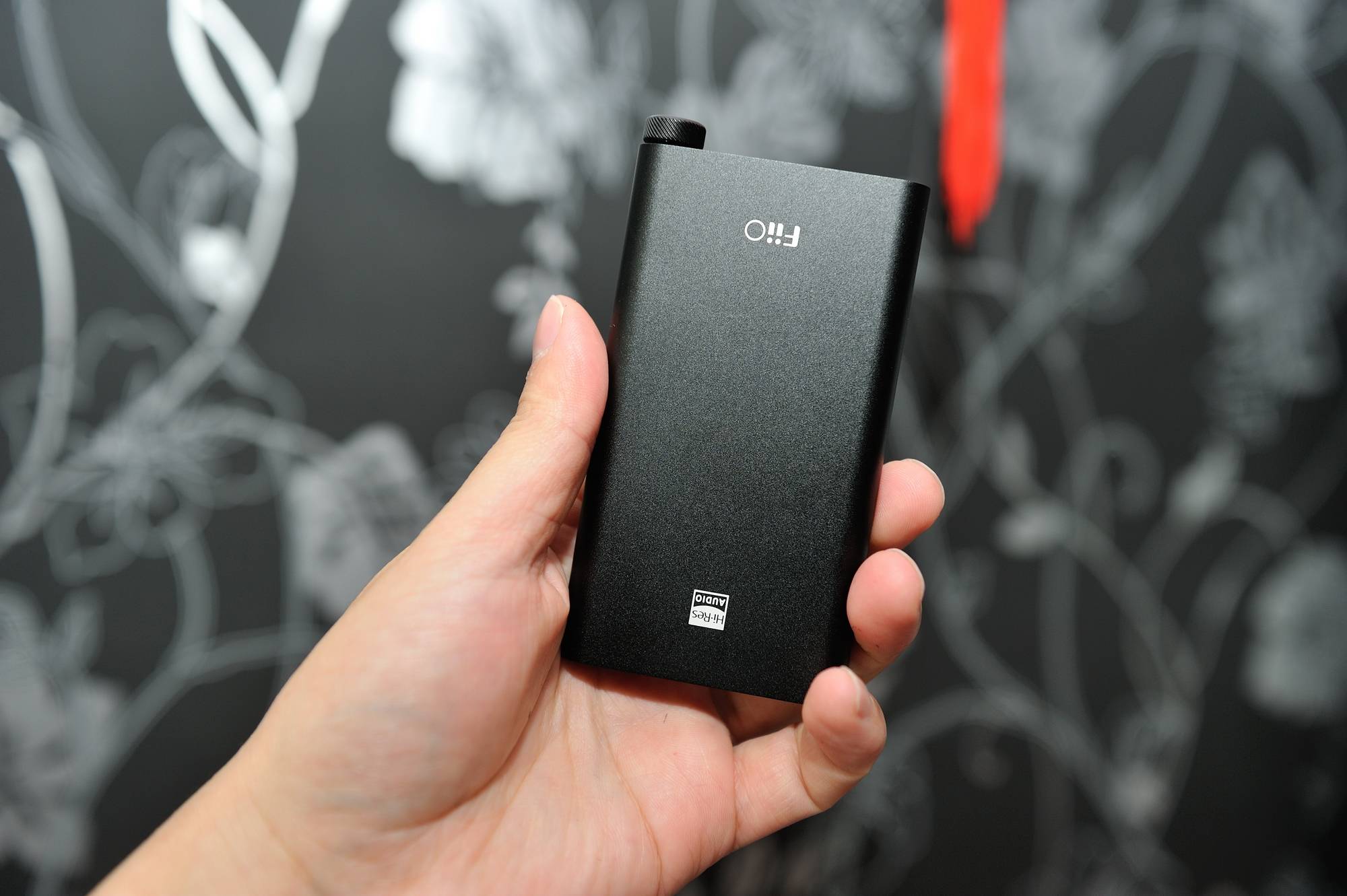 耳机没处插的手机都需要它飞傲q3外置解码耳放入手谈