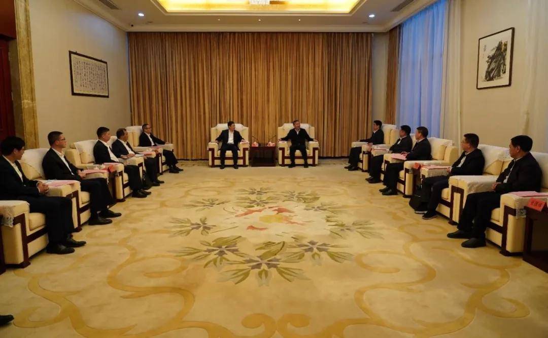 仪式前,市委书记林兴禄,市长余红胜会见了厦门航空公司总经理王志学