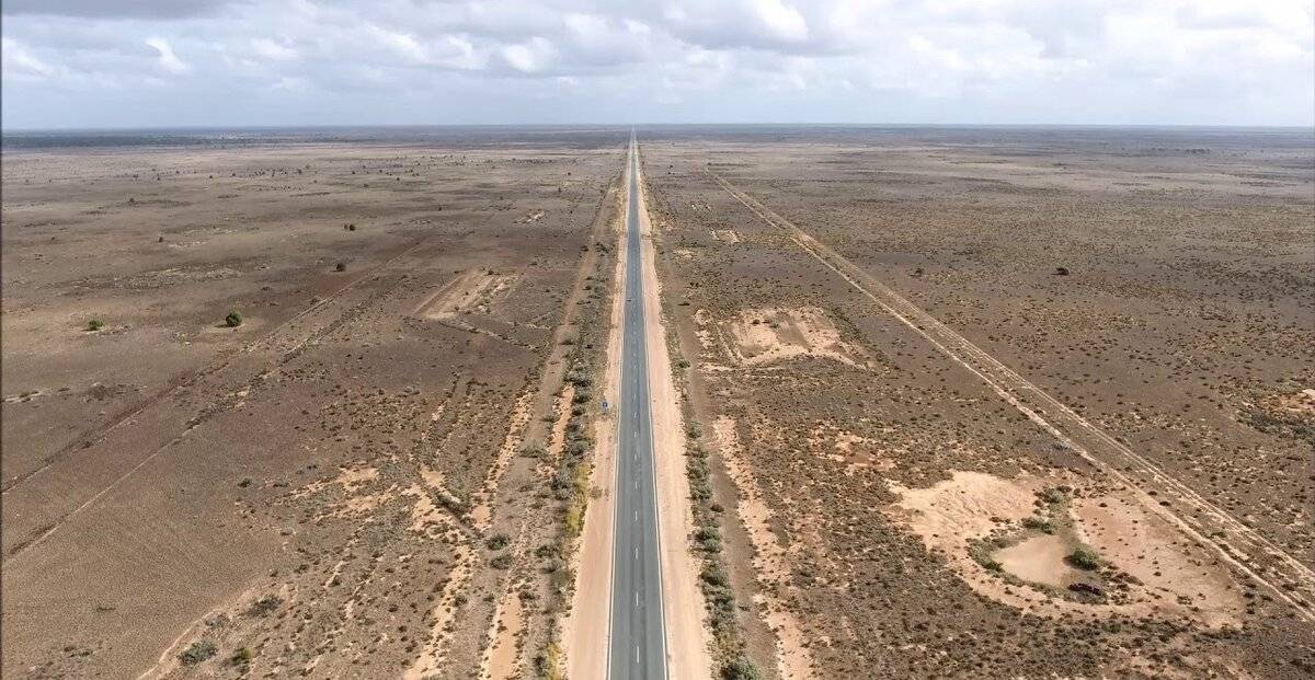 世界上最长的直线公路,全长146公里