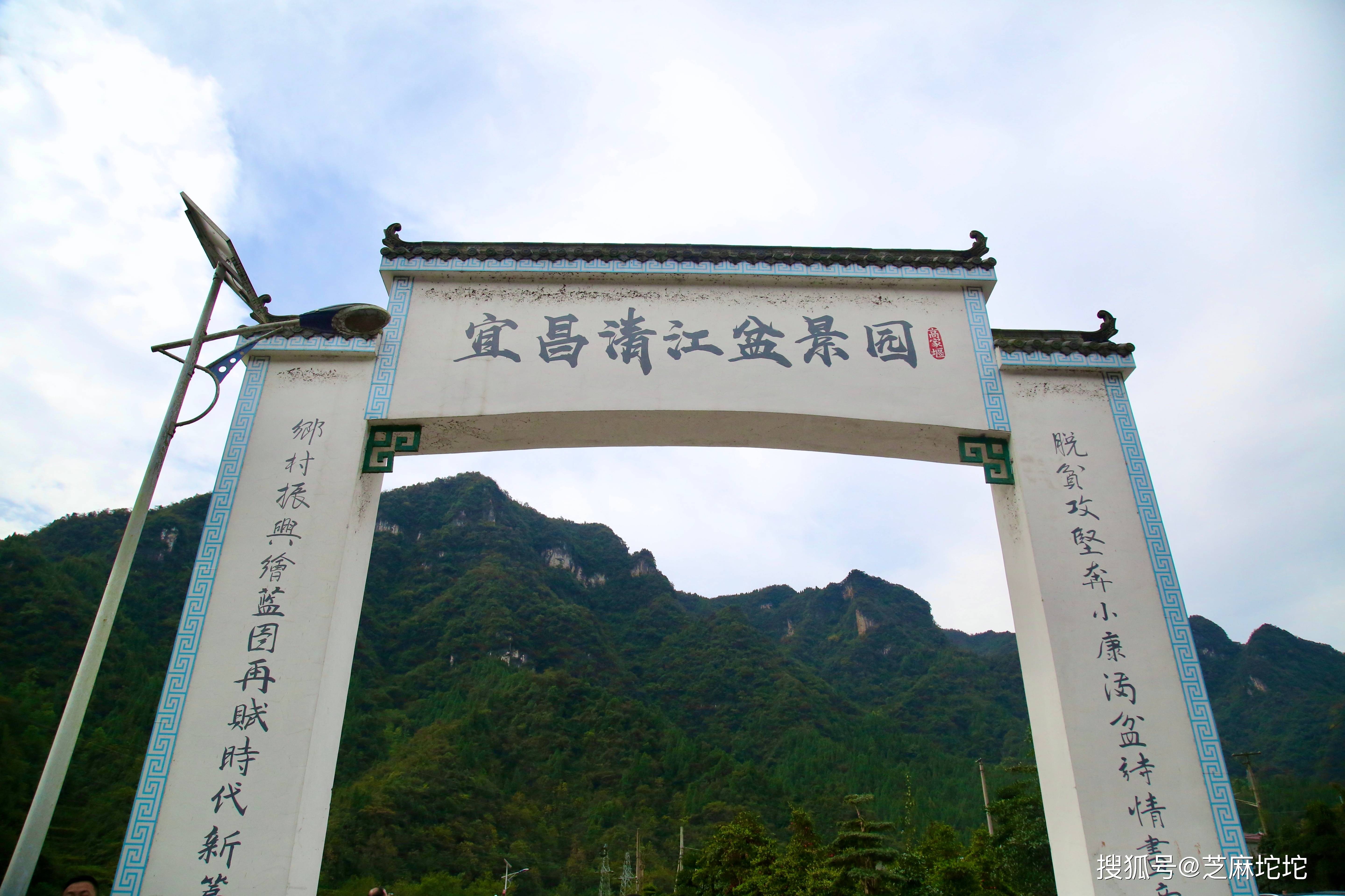 一到来到长阳高家堰镇高家堰村,一幅美丽的画卷映入眼帘.