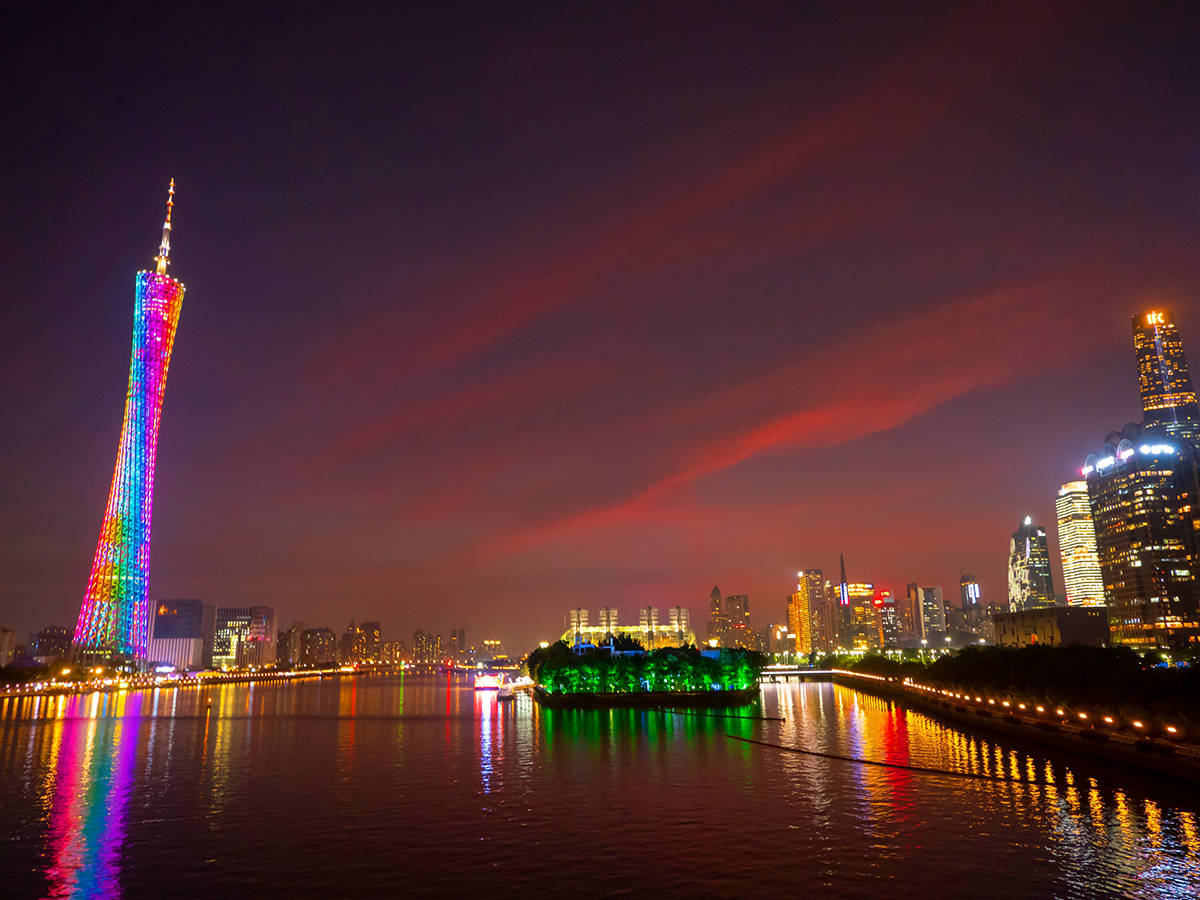 台风莫拉菲来袭彩霞衬着广州小蛮腰傍晚美成画卷