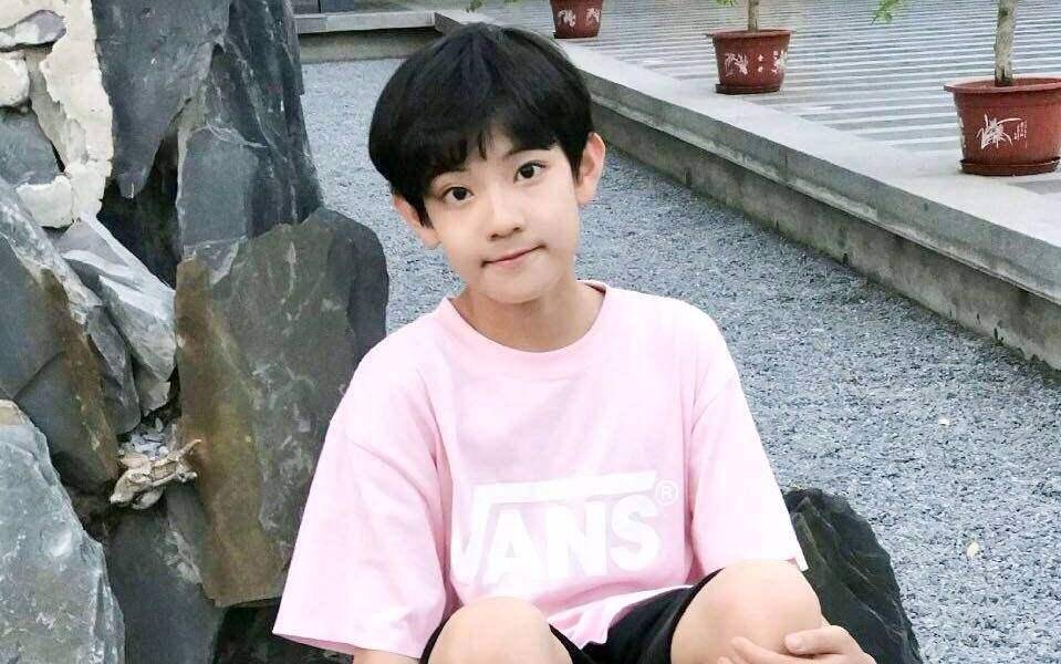 原创16岁未成年男偶像骗2名女生聊天记录遭曝光内容让人想象不到