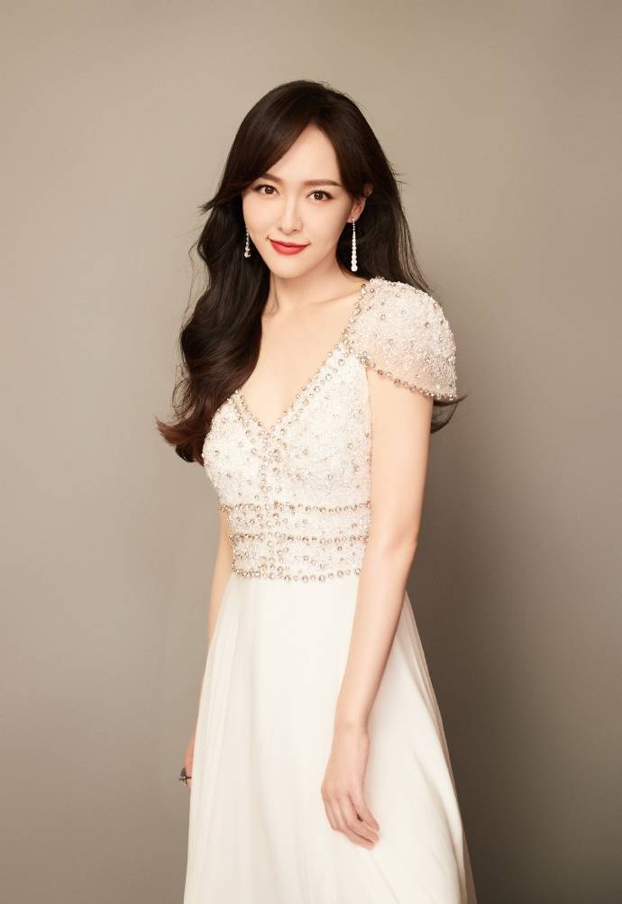 唐嫣白色闪钻长裙