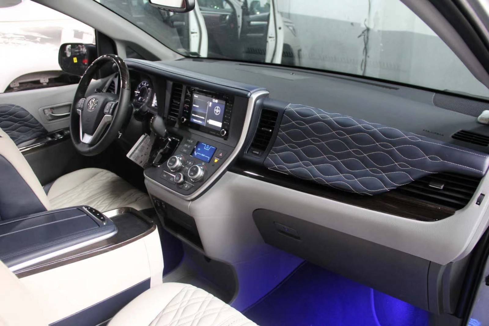 进口2020款丰田塞纳现车商务旗舰全新设计