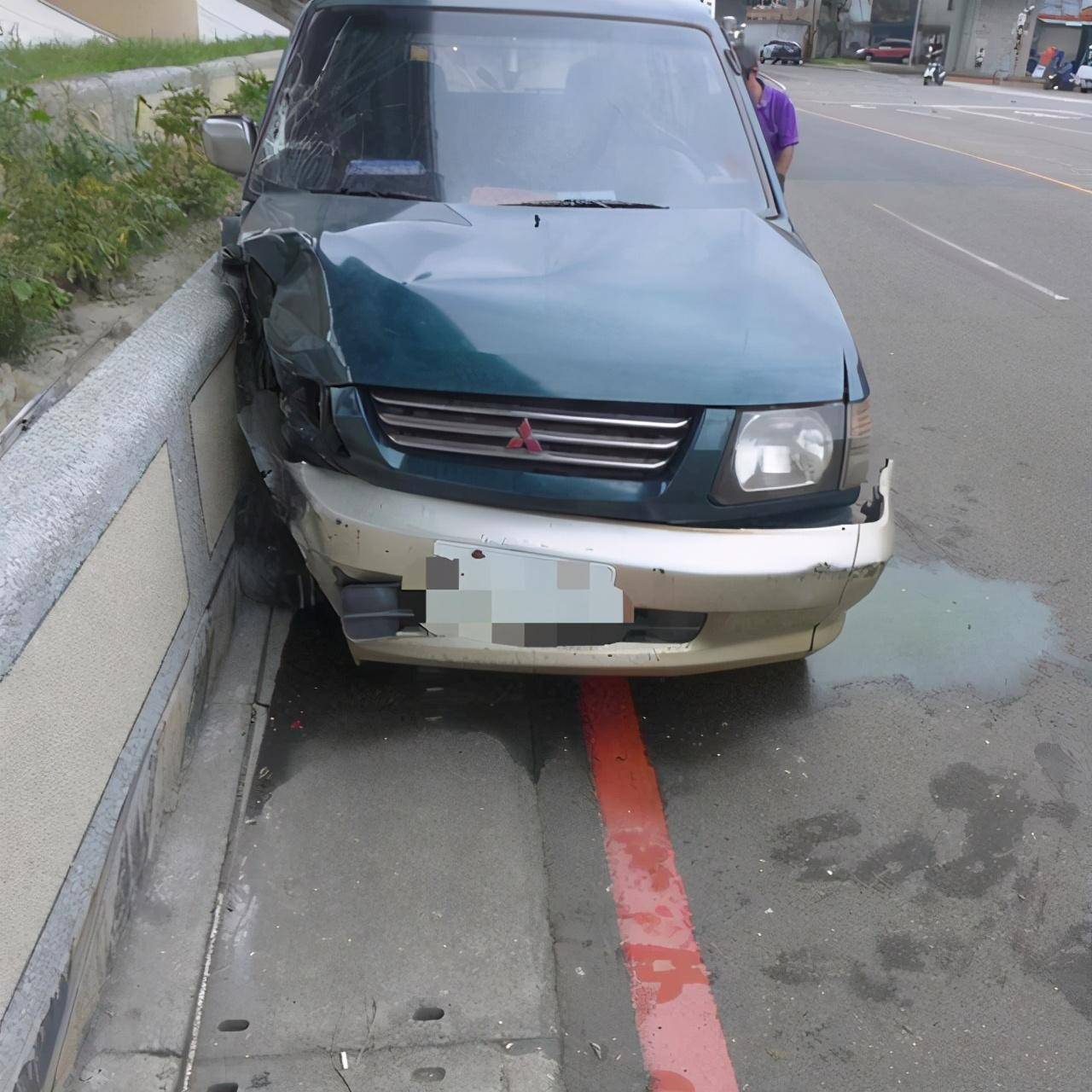 37岁知名女星出车祸惨死出租车当场碾过母亲痛哭难接受现实
