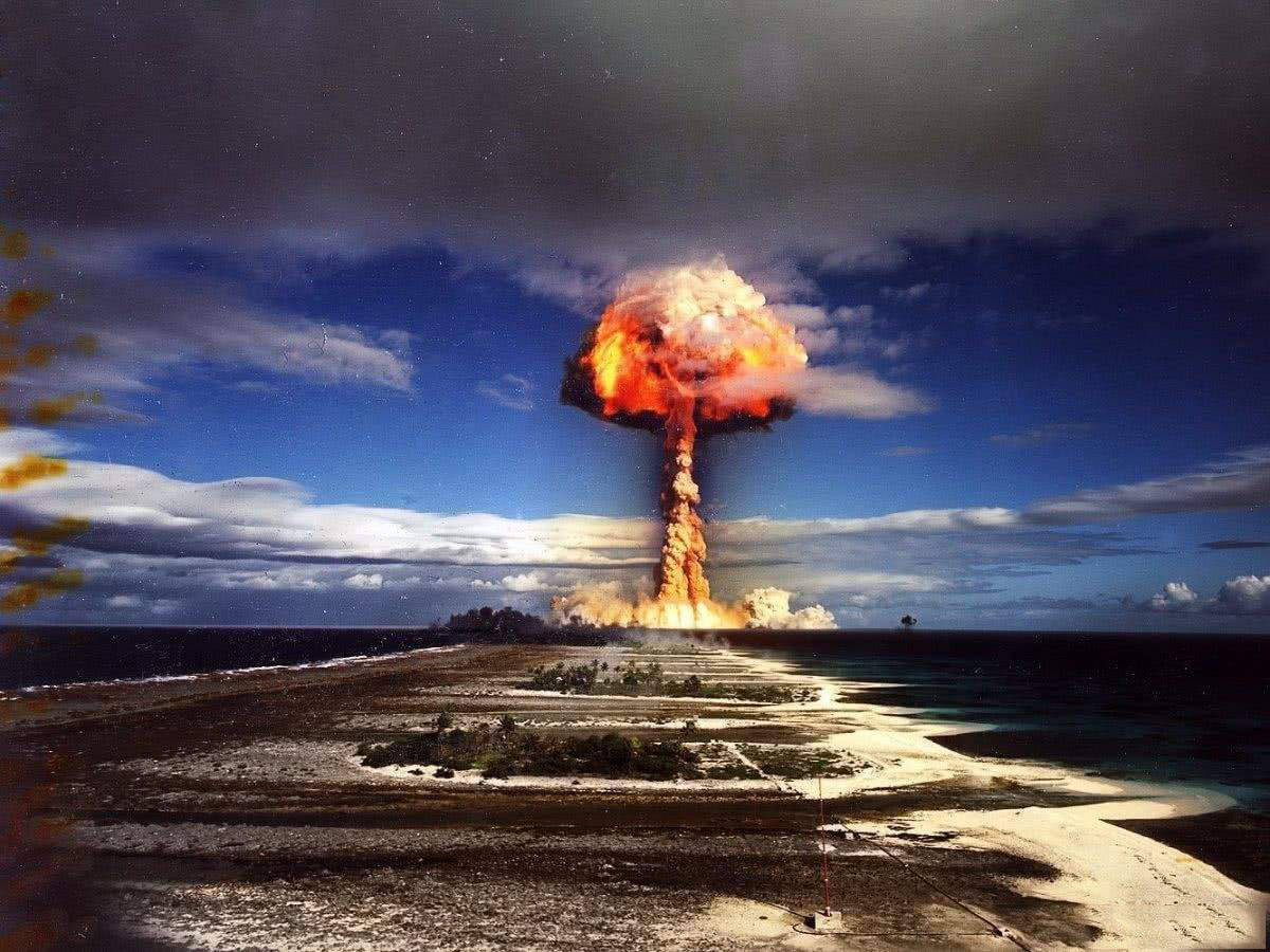 原创核武家族中结合只对人类有杀伤力的中子弹对建筑伤害几乎为零