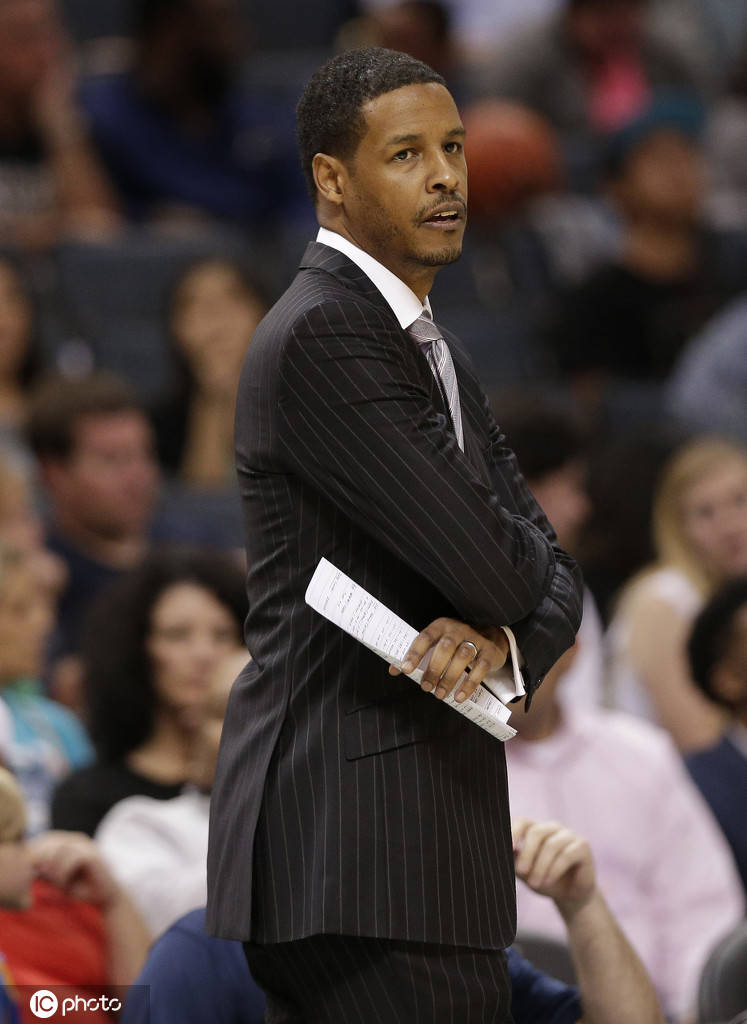 1/ 12 北京时间10月30日,近日,nba名宿保罗-塞拉斯之子,前独行侠队