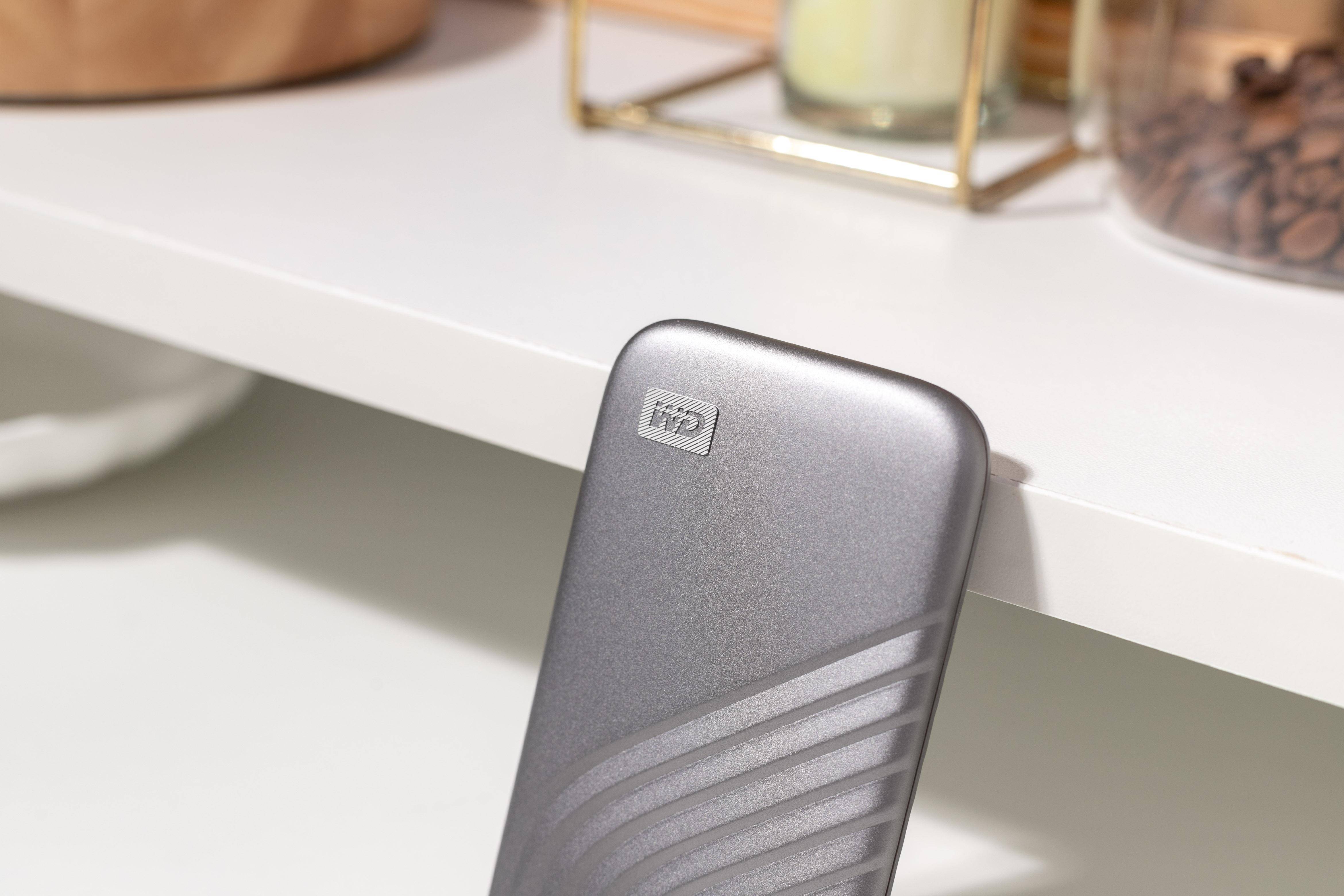 再搭配西部数据独创的wd discovery综合管理软件,能够更好地保护内部