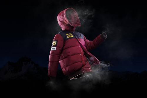 复刻1975年中国登山队攀登珠峰时所穿的一件国产羽绒服孤品