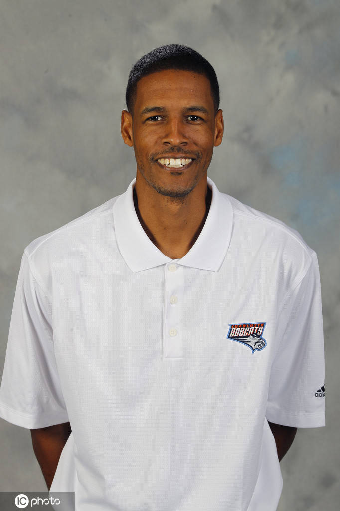 1/ 12 北京时间10月30日,近日,nba名宿保罗-塞拉斯之子,前独行侠队