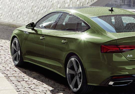 中驭见极致操控在智慧科技中享受舒适驾驭全新奥迪a7当艺术驾驭时间与