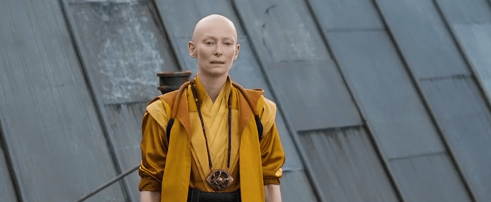 钢铁侠在虫洞关闭时全身而退,不是他运气好,是有人