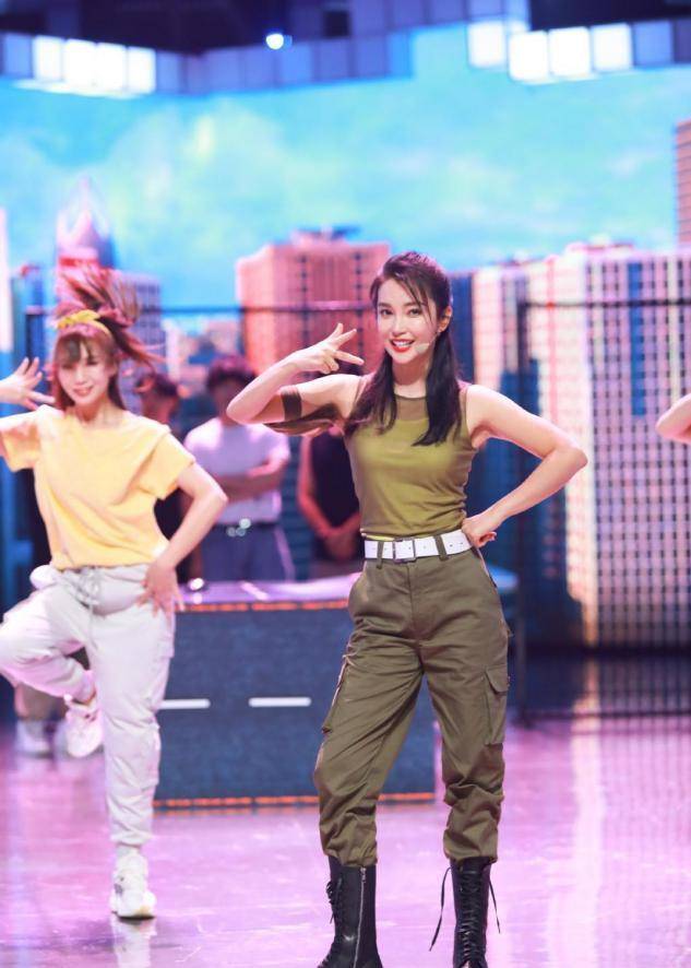 李冰冰脏辫造型真是太成功了不仅美的像变个人还显年轻不少