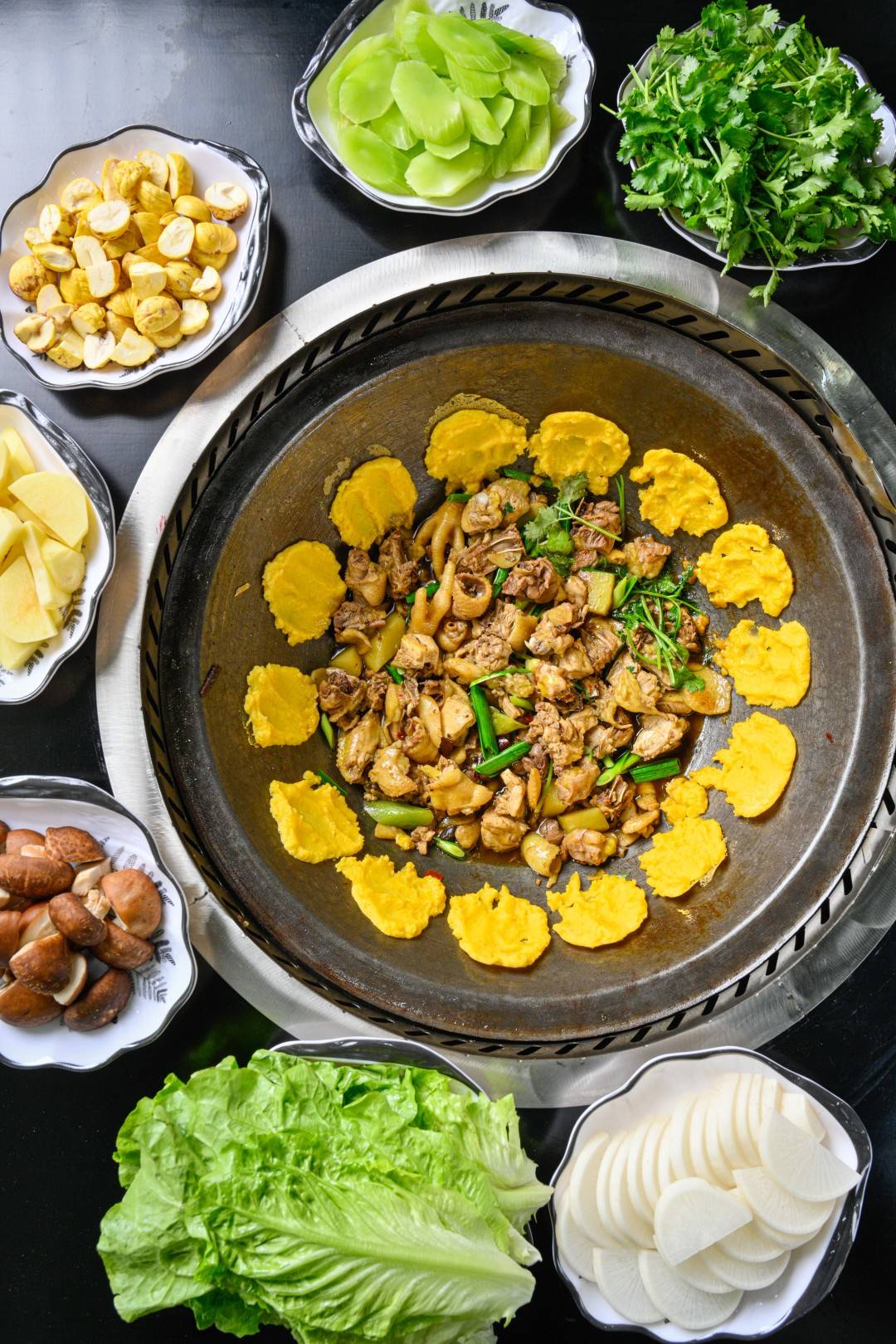 风味十足的「农家柴火鸡」,用一口铁锅爆炒出人间烟火气!