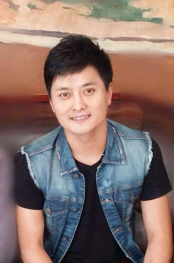 原创因星光大道一战成名的云飞被曝抛弃妻女的丑闻现状惹人争议