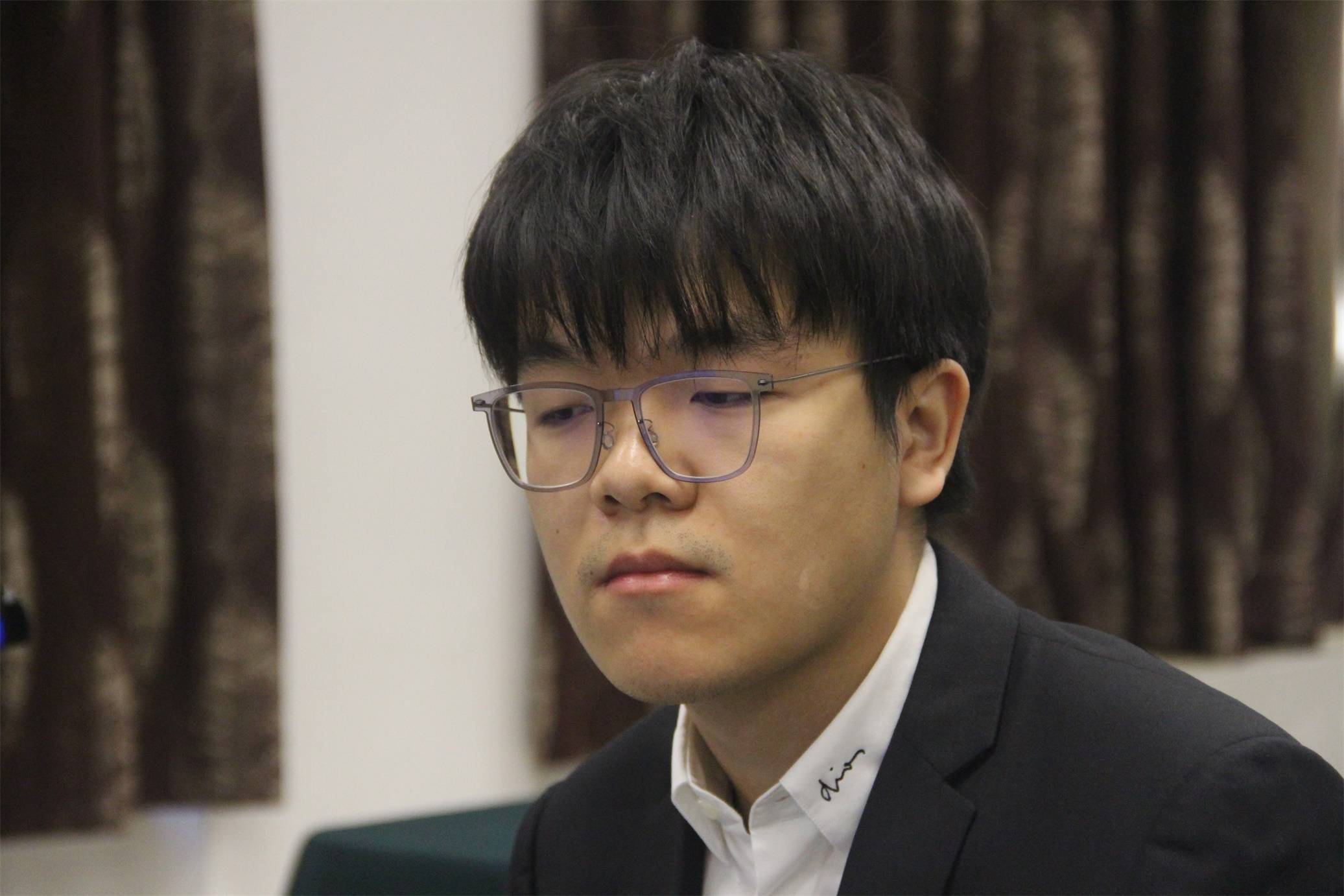 三星杯决赛首局申真谞滑标 柯洁速胜拔得头筹_九段