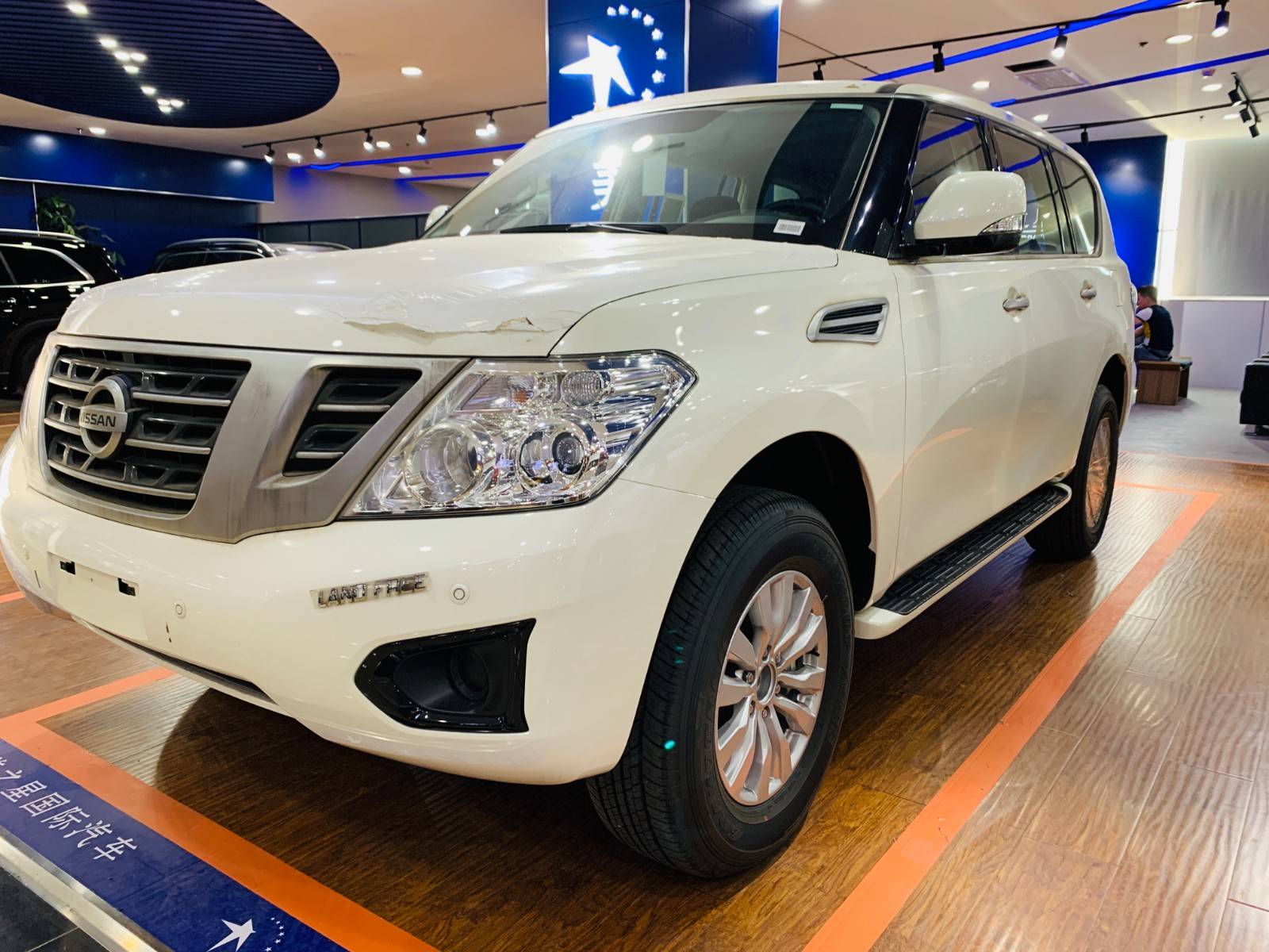 全新尼桑途乐4.0y62作为一款全尺寸suv,它的身材绝对够大.