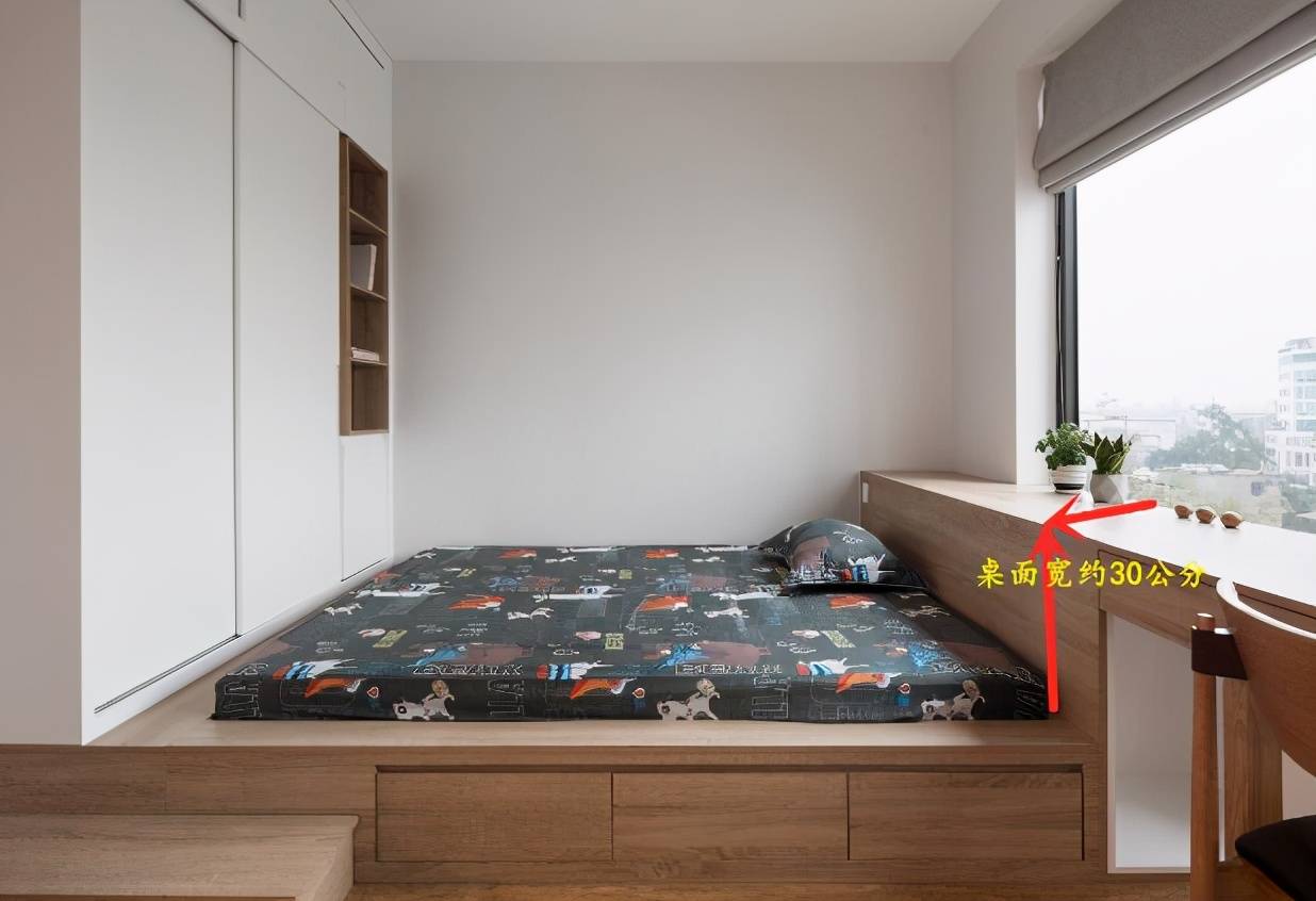 榻榻米不要全靠着窗,留30公分加块板,小房间都能多出学习区_手机搜狐