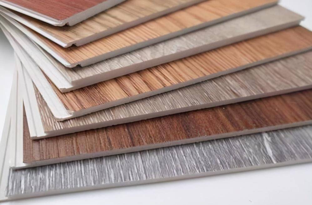 想给家里老房换地板,用新型材料石塑板,不用撬地板就可以直接铺