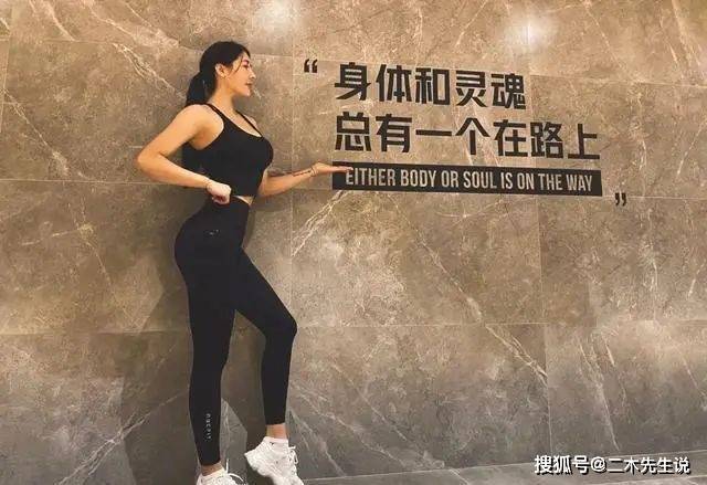 因健美比赛爆红的刘太阳,身高178臀围100,堪称中国卡戴珊_健身