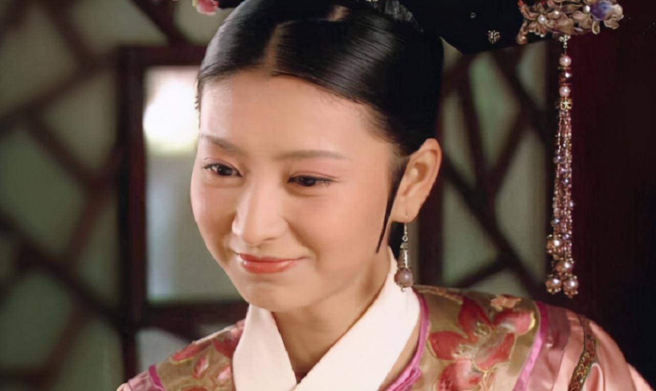 "沈眉庄"重回颜值巅峰,近照穿搭清新如少女,很难看出真实年龄