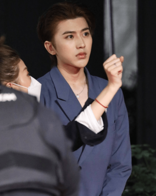 明星的错位图有多好笑?刘雨昕长发,千玺有猫耳,看到最后:我推我自己?