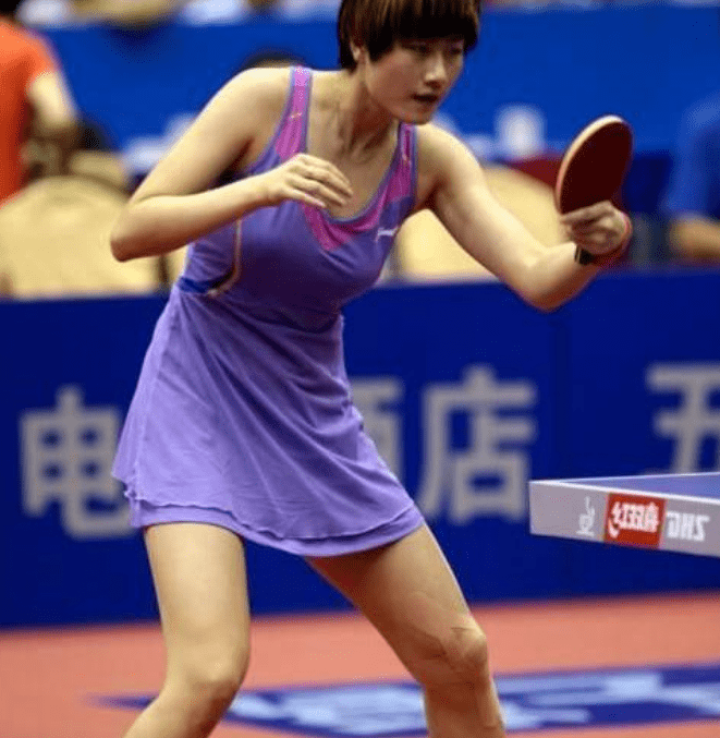 丁宁裙装上阵,身材高挑面容甜美,堪称国乒最美身材_手机搜狐网